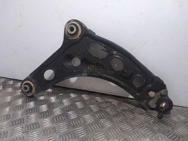 Braço oscilante inferior direito de suspensão dianteira 8200395034 OPEL