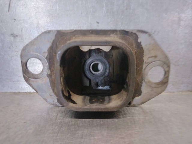 Coxim (suporte) esquerdo de motor 8200423501 RENAULT