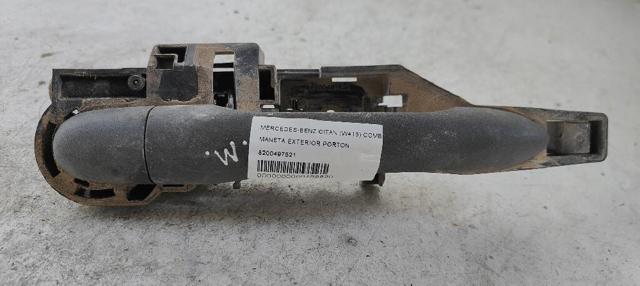 Suporte de maçaneta externa da porta dianteira esquerda 8200497521 MERCEDES