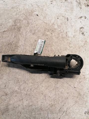 Suporte de maçaneta externa da porta dianteira esquerda 8200497521 MERCEDES