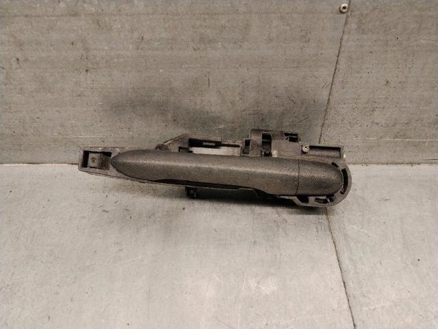 Suporte de maçaneta externa da porta dianteira direita 8200497590 MERCEDES