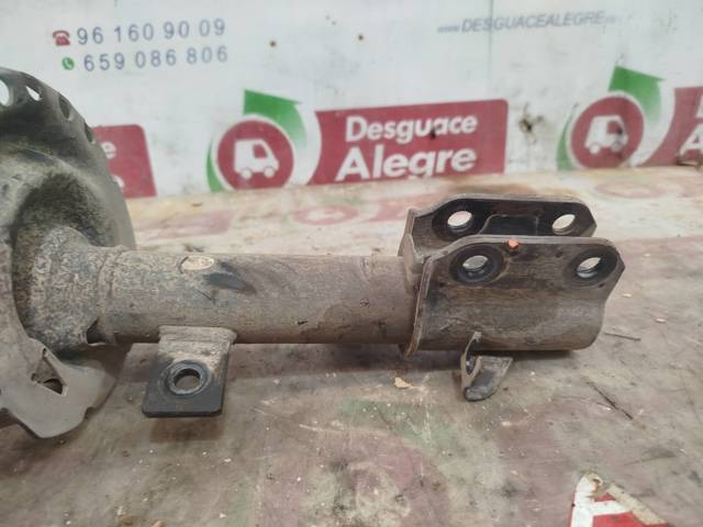 Suporte de amortecedor dianteiro direito 8200504295 NISSAN