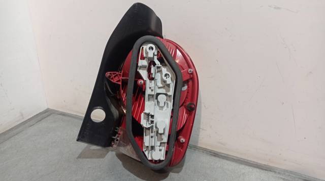 Lanterna traseira esquerda 8200538786 RENAULT