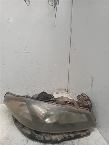 Luz direita 8200555906 RENAULT