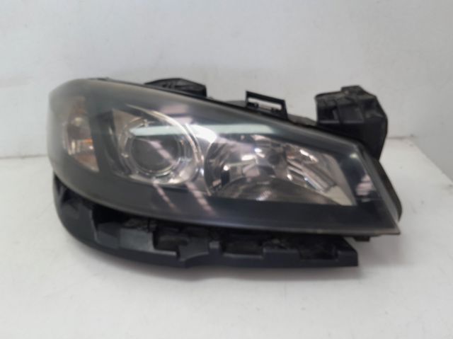 Luz direita 8200555906 RENAULT