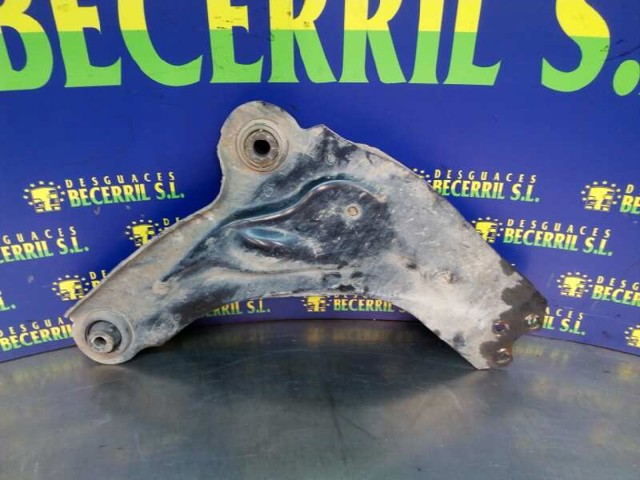 Braço oscilante inferior esquerdo de suspensão dianteira 8200565072 RENAULT