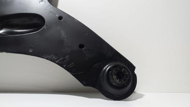 Braço oscilante inferior esquerdo de suspensão dianteira 8200565072 RENAULT