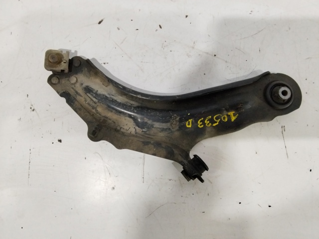 Braço oscilante inferior direito de suspensão dianteira 8200586567 RENAULT