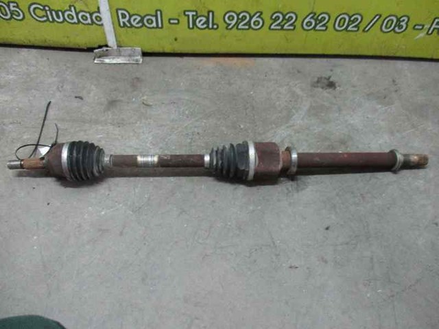 Semieixo (acionador) dianteiro direito 8200618111 RENAULT