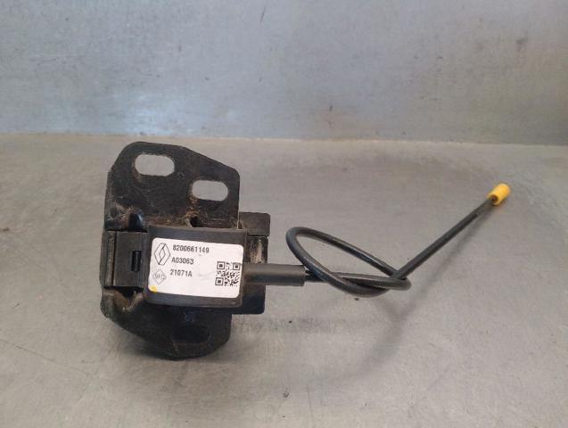 Fecho inferior da porta traseira esquerda batente 8200661149 RENAULT