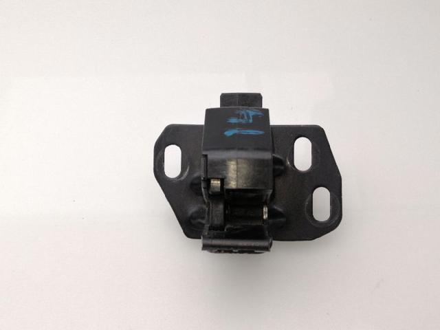 Fecho inferior da porta traseira esquerda batente 8200661149 RENAULT