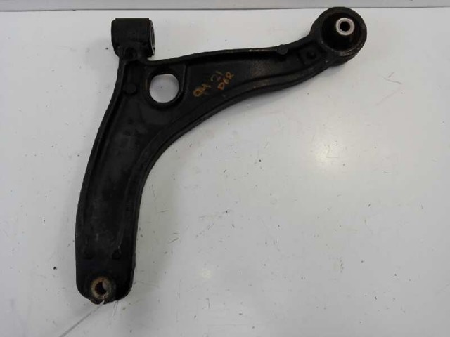 Braço oscilante inferior esquerdo de suspensão dianteira 8200688871 OPEL