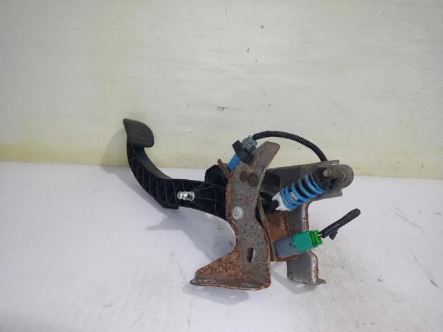 Pedal de embraiagem 8200703547 RENAULT