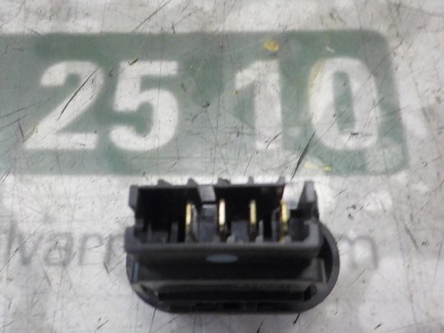 Botão de ativação de aquecimento de vidro traseiro 8200710682 RENAULT
