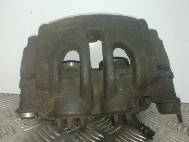 Suporte do freio dianteiro direito 8200735269 RENAULT