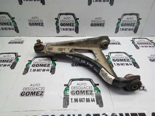 Braço oscilante inferior esquerdo de suspensão dianteira 8200737125 RENAULT