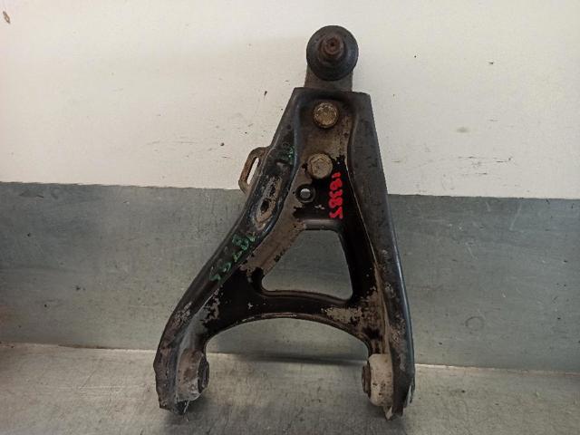 Braço oscilante inferior esquerdo de suspensão dianteira 8200737134 RENAULT