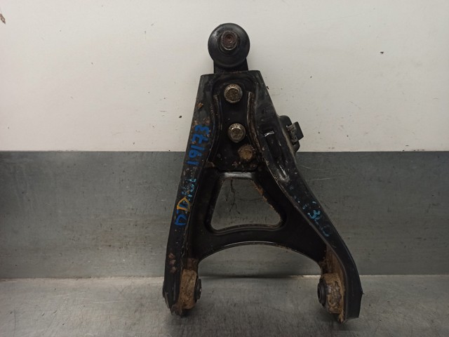 Braço oscilante inferior direito de suspensão dianteira 8200737135 RENAULT