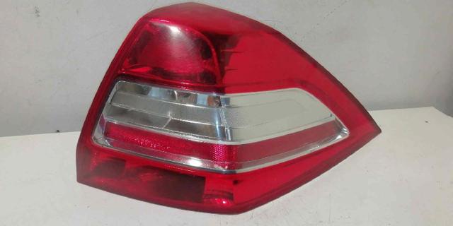 Lanterna traseira esquerda 8200757701 RENAULT