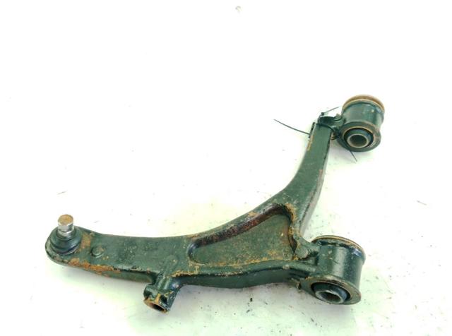 Braço oscilante inferior direito de suspensão dianteira 8200767825 RENAULT