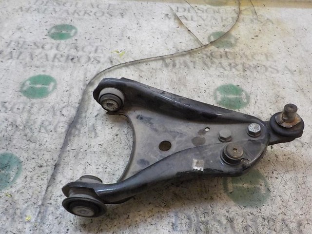 Braço oscilante inferior direito de suspensão dianteira 8200942396 RENAULT