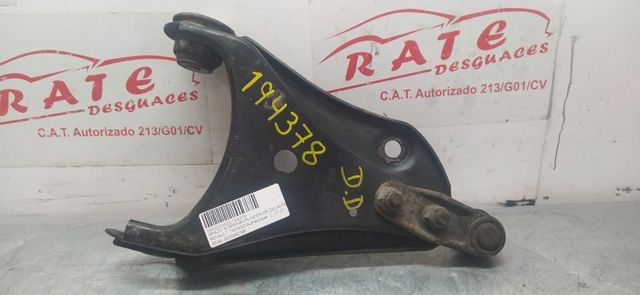 Braço oscilante inferior direito de suspensão dianteira 8200942396 RENAULT