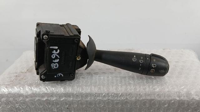 Comutador direito instalado na coluna da direção 8201168008 RENAULT
