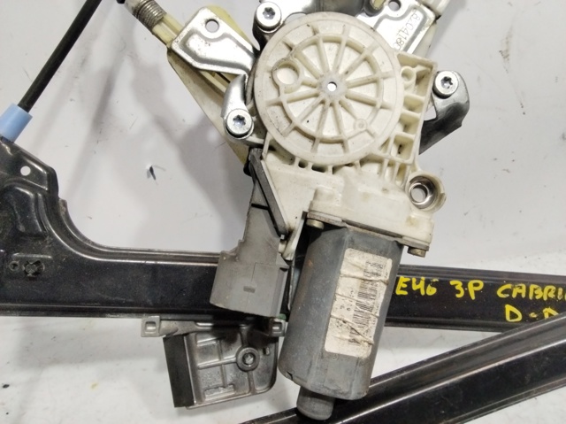 Mecanismo de acionamento de vidro da porta dianteira direita 8204180 BMW