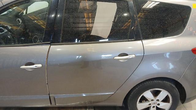 Porta traseira esquerda 821012747R RENAULT