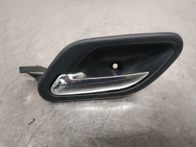Maçaneta interna dianteira/traseira da porta esquerda 8226049 BMW