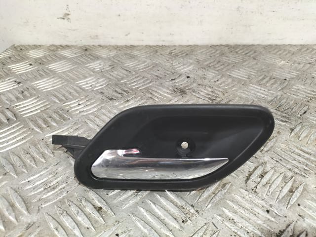 Maçaneta interna dianteira/traseira da porta esquerda 8226049 BMW
