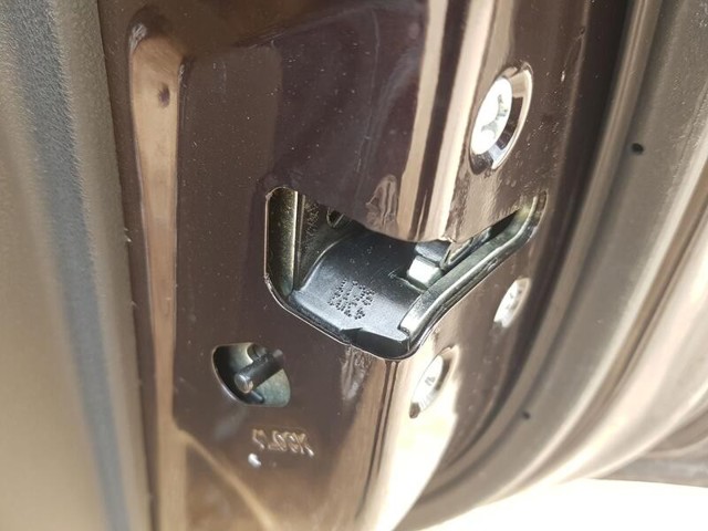 Fecho da porta traseira direita 825001KA2A NISSAN