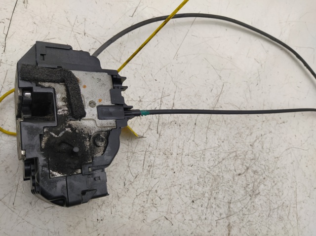 Fecho da porta traseira direita 82500JD90B NISSAN