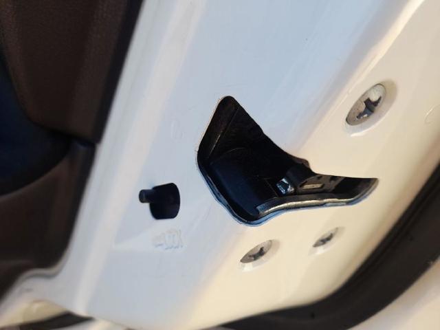 Fecho da porta traseira direita 82500JD90C NISSAN