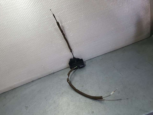 Fecho da porta traseira direita 82500JD90C NISSAN
