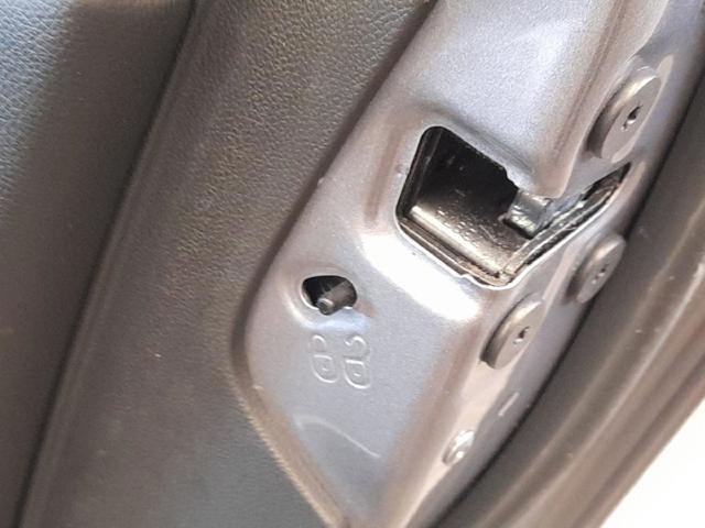 Fecho da porta traseira direita 825023014R RENAULT