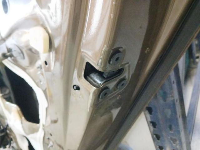 Fecho da porta traseira direita 825023014R RENAULT