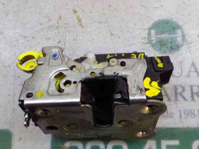 Fecho da porta traseira esquerda 825031894R RENAULT