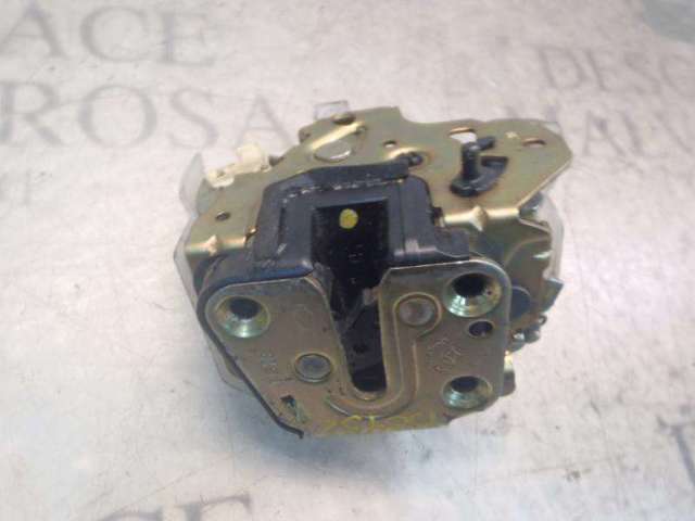 Fecho da porta traseira esquerda 82503AA210 NISSAN