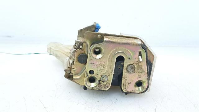Fecho da porta traseira esquerda 82503AA210 NISSAN