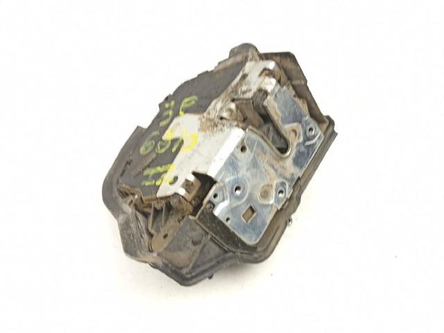 Fecho da porta dianteira esquerda 8253431 BMW