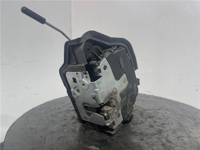 Fecho da porta dianteira esquerda 8253431 BMW