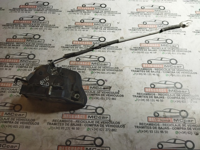 Fecho da porta dianteira esquerda 8253431 BMW