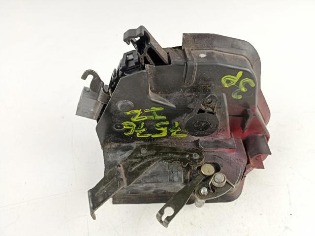 Fecho da porta dianteira esquerda 8253431 BMW
