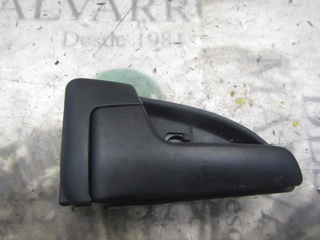 Maçaneta interna dianteira/traseira da porta esquerda 826101H000EQ HYUNDAI