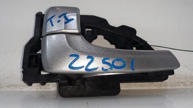 Maçaneta interna esquerda da porta dianteira 826102S020SAS HYUNDAI