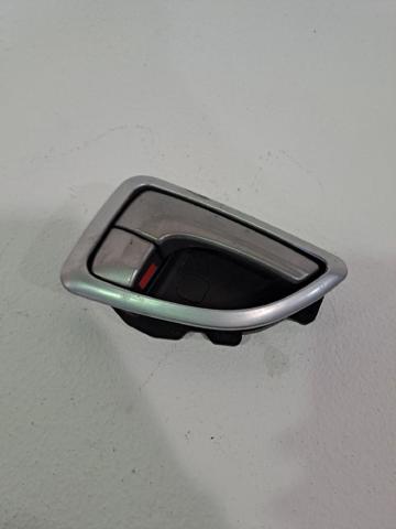 Maçaneta interna direita da porta dianteira 826202S020SAS HYUNDAI