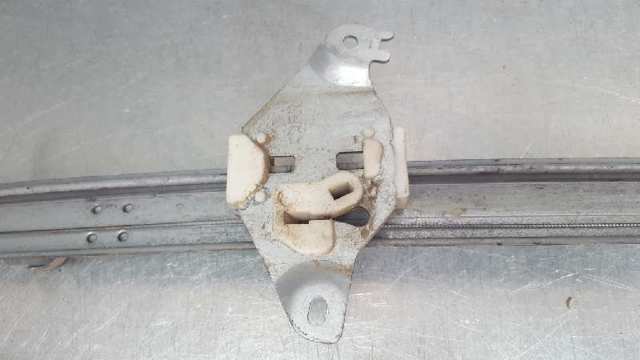 Mecanismo de acionamento de vidro da porta traseira direita 827003X00A NISSAN