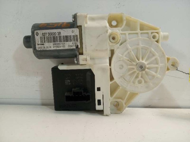 Motor de acionamento de vidro da porta traseira direita 827300003R RENAULT