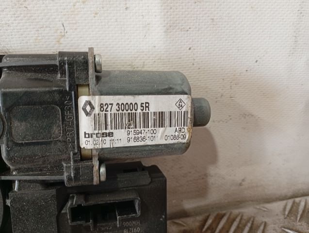 Motor de acionamento de vidro da porta traseira direita 827300005R RENAULT